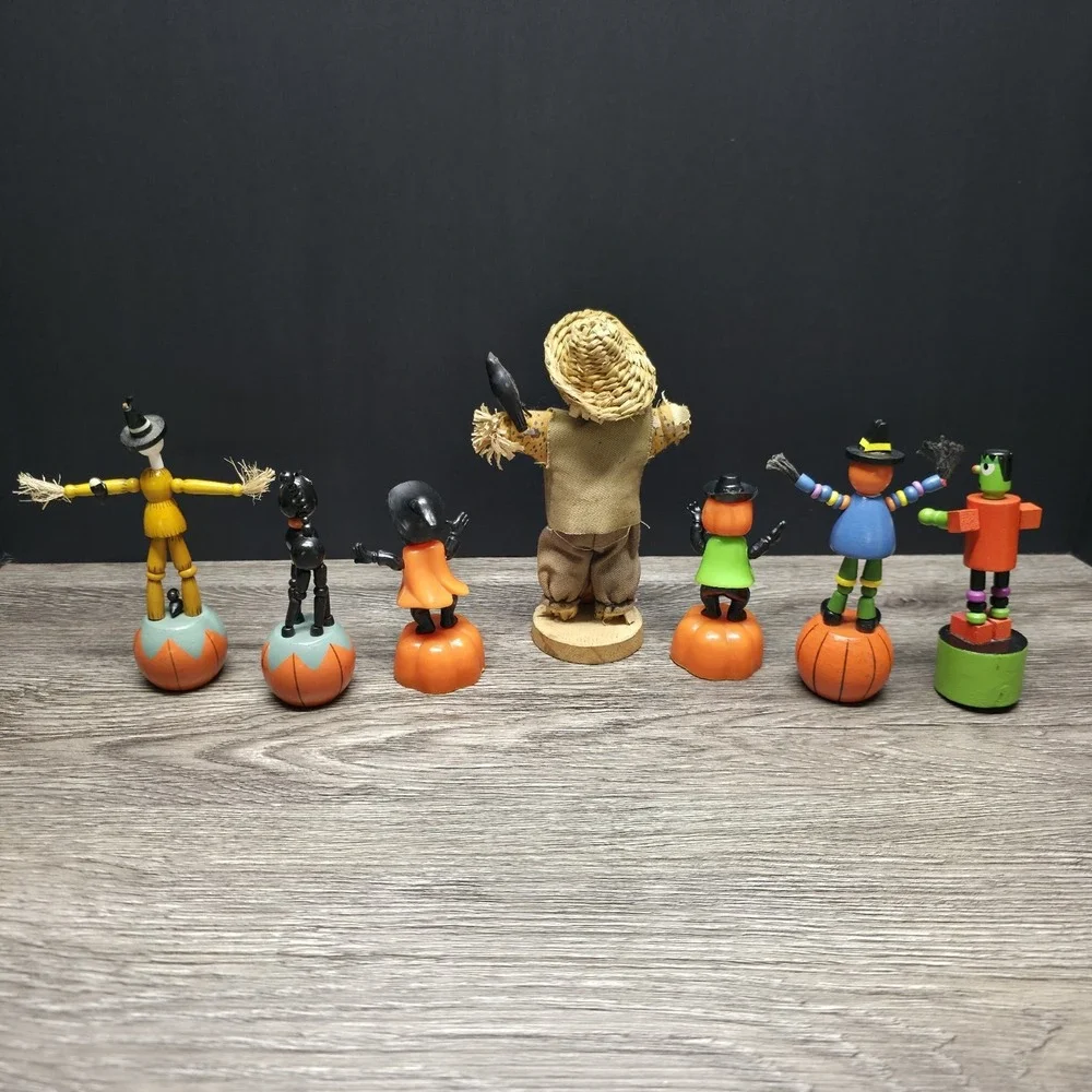 6 Vintage Halloween Push Button Thumb Puppets And A Decorative Scarecrow